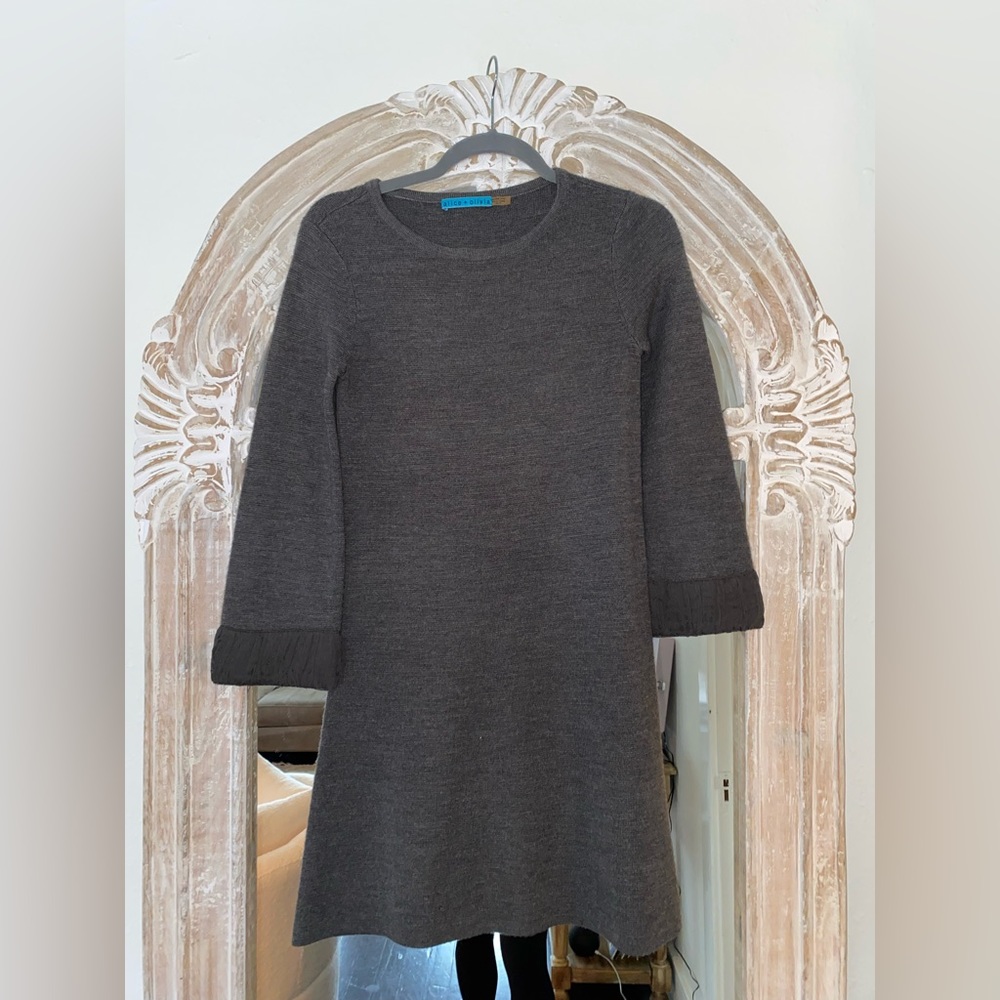 Alice + Olivia Gray Wool Blend Shift Dress Contrast Mesh Cuff Detail - XS